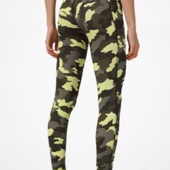 lululemon athletica Pants - Lululemon swift speed he tight camo print yoga leggings women’s size 6